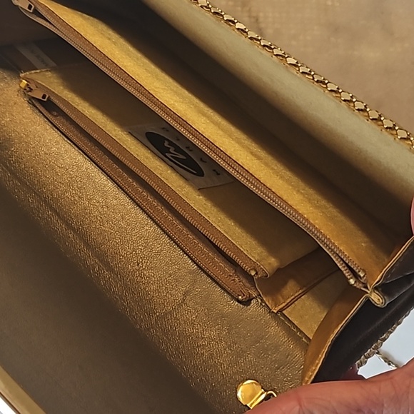 Vintage metallic gold clutch with metal shoulder strap. - Picture 4 of 5